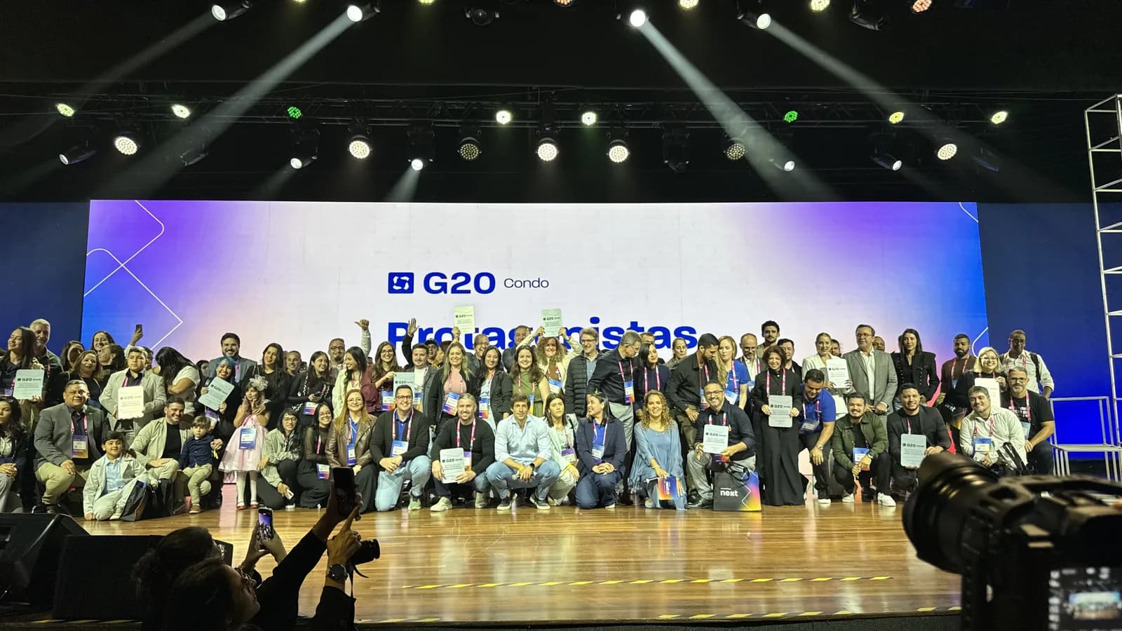 Representantes das administradoras do G20 Condo reunidas no palco do Superlógica Next 2026